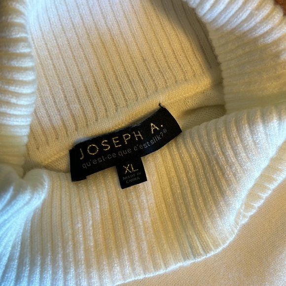 Creamy white turtle neck sweater - Picture 9 of 10